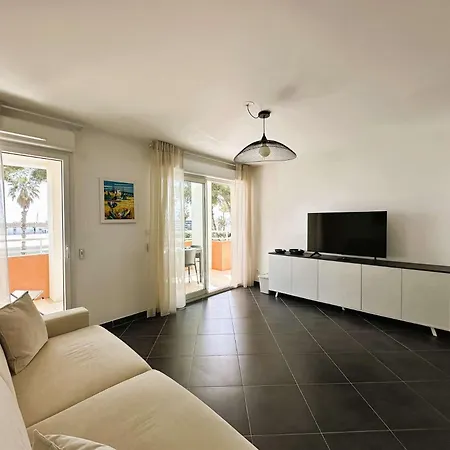 Le Palm, Climatise Pour 4 Personnes Avec Vue Et Piscine Sur Le Port D'hyeres 아파트