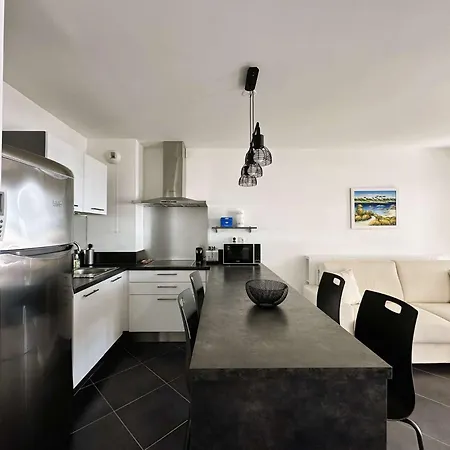 Apartamento Le Palm, Climatise Pour 4 Personnes Avec Vue Et Piscine Sur Le Port D'hyeres Hyères