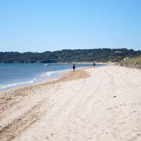 Le Palm, Climatise Pour 4 Personnes Avec Vue Et Piscine Sur Le Port D'hyeres *