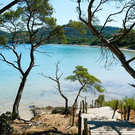 Le Palm, Climatise Pour 4 Personnes Avec Vue Et Piscine Sur Le Port D'hyeres 히에레