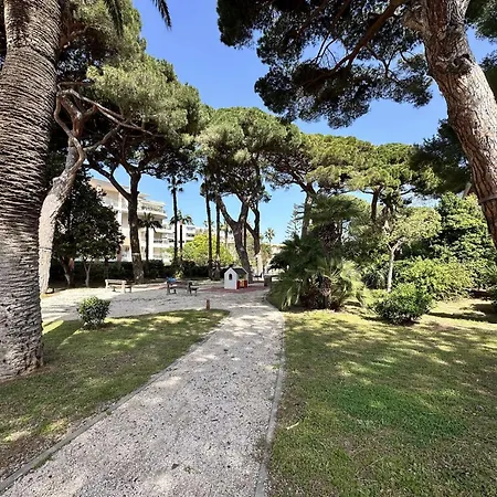 Le Palm, Climatise Pour 4 Personnes Avec Vue Et Piscine Sur Le Port D'hyeres 아파트